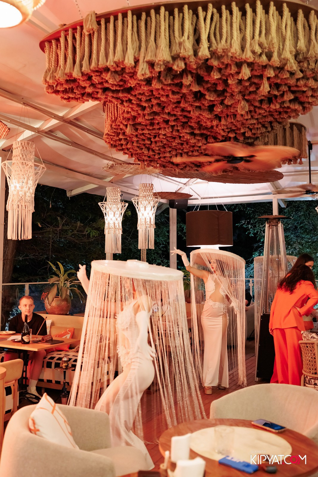 ŚANTI SUMMER TERRACE. КИПЯТКОМ АЛМАТЫ!