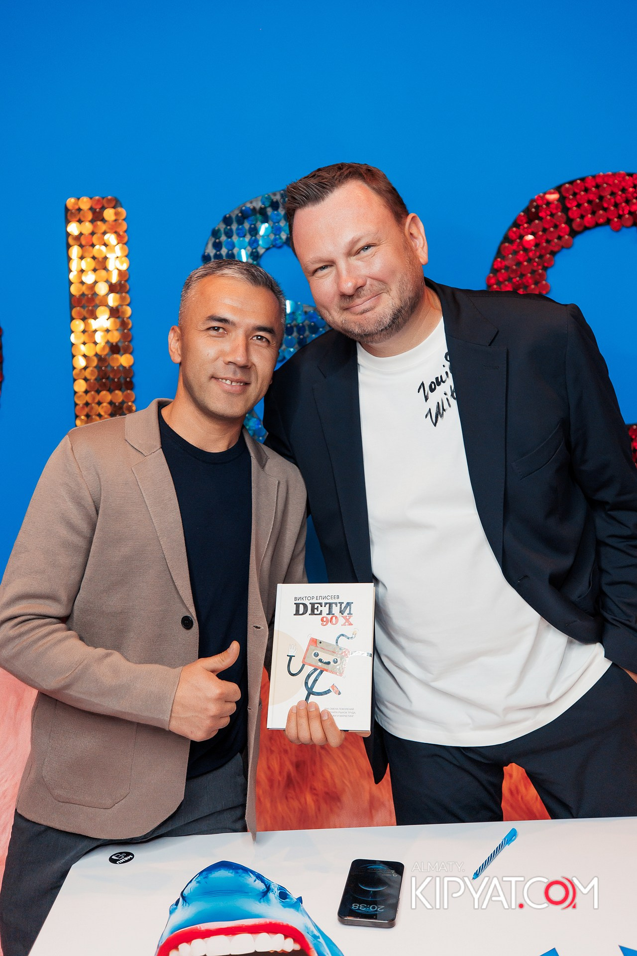 ПРЕЗЕНТАЦИЯ КНИГИ ВИКТОРА ЕЛИСЕЕВА. КИПЯТКОМ АЛМАТЫ!
