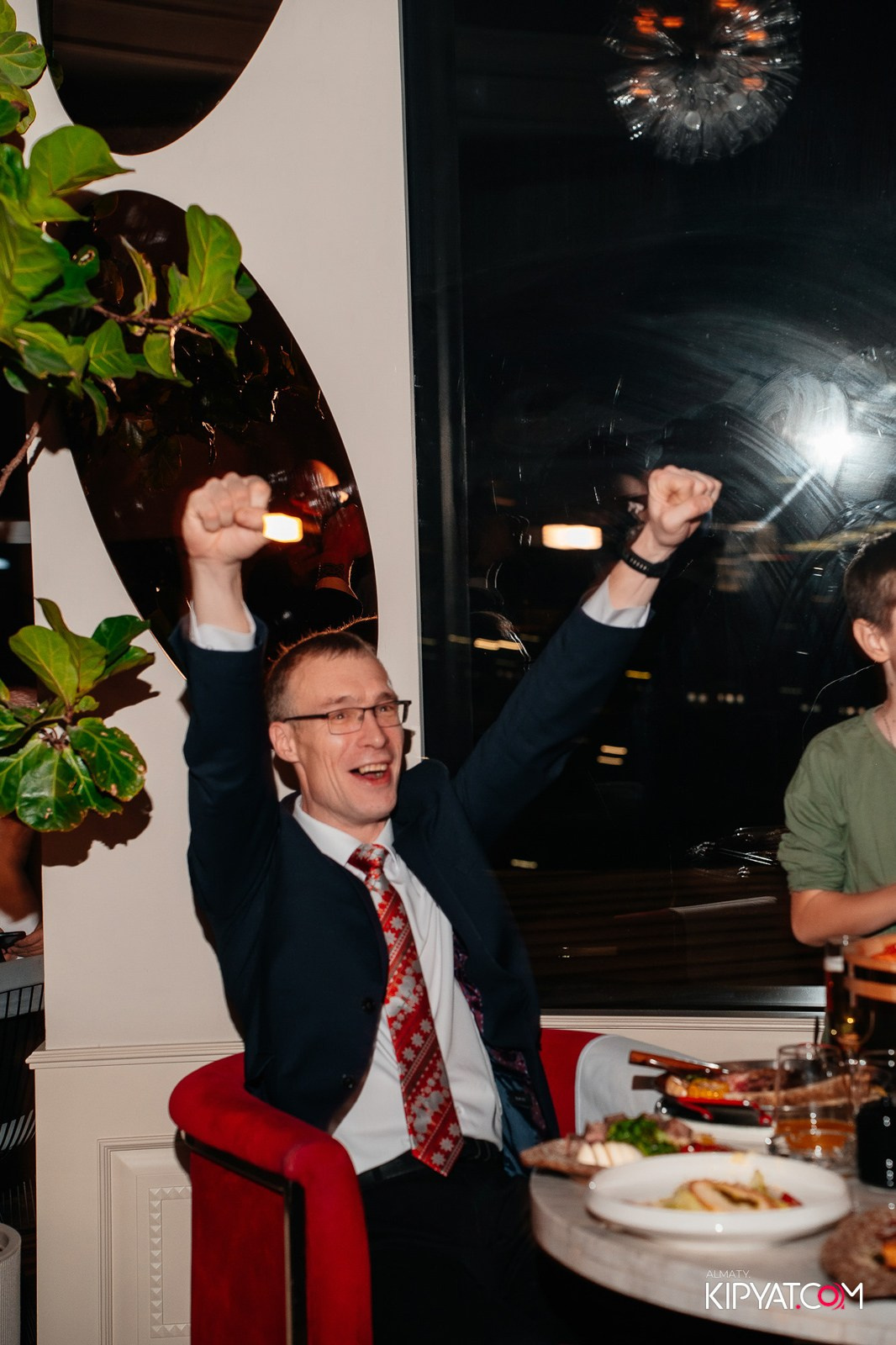 РЕСТОРАН BARFLY. КИПЯТКОМ АЛМАТЫ!