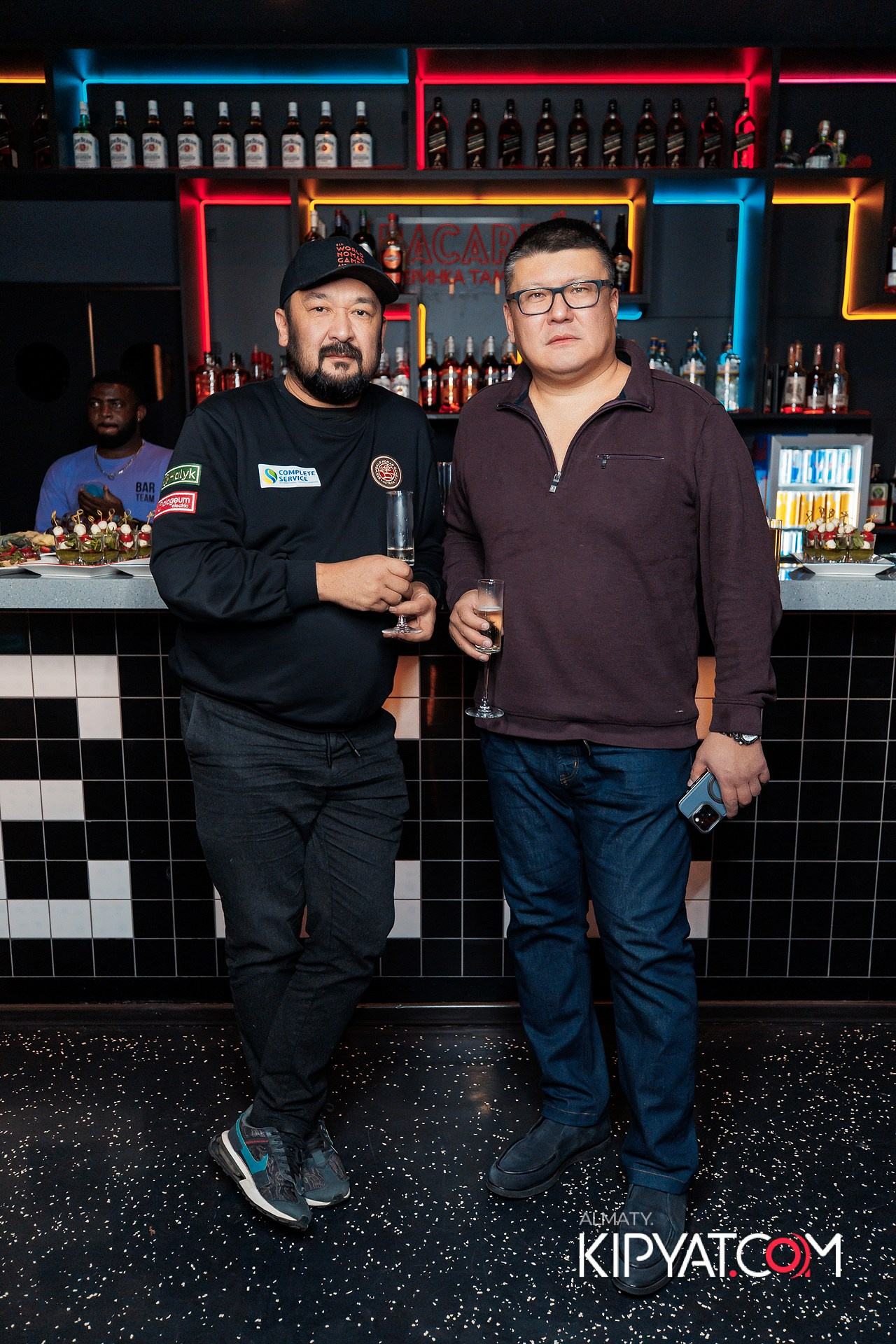 ПРЕЗЕНТАЦИЯ КНИГИ ВИКТОРА ЕЛИСЕЕВА. КИПЯТКОМ АЛМАТЫ!