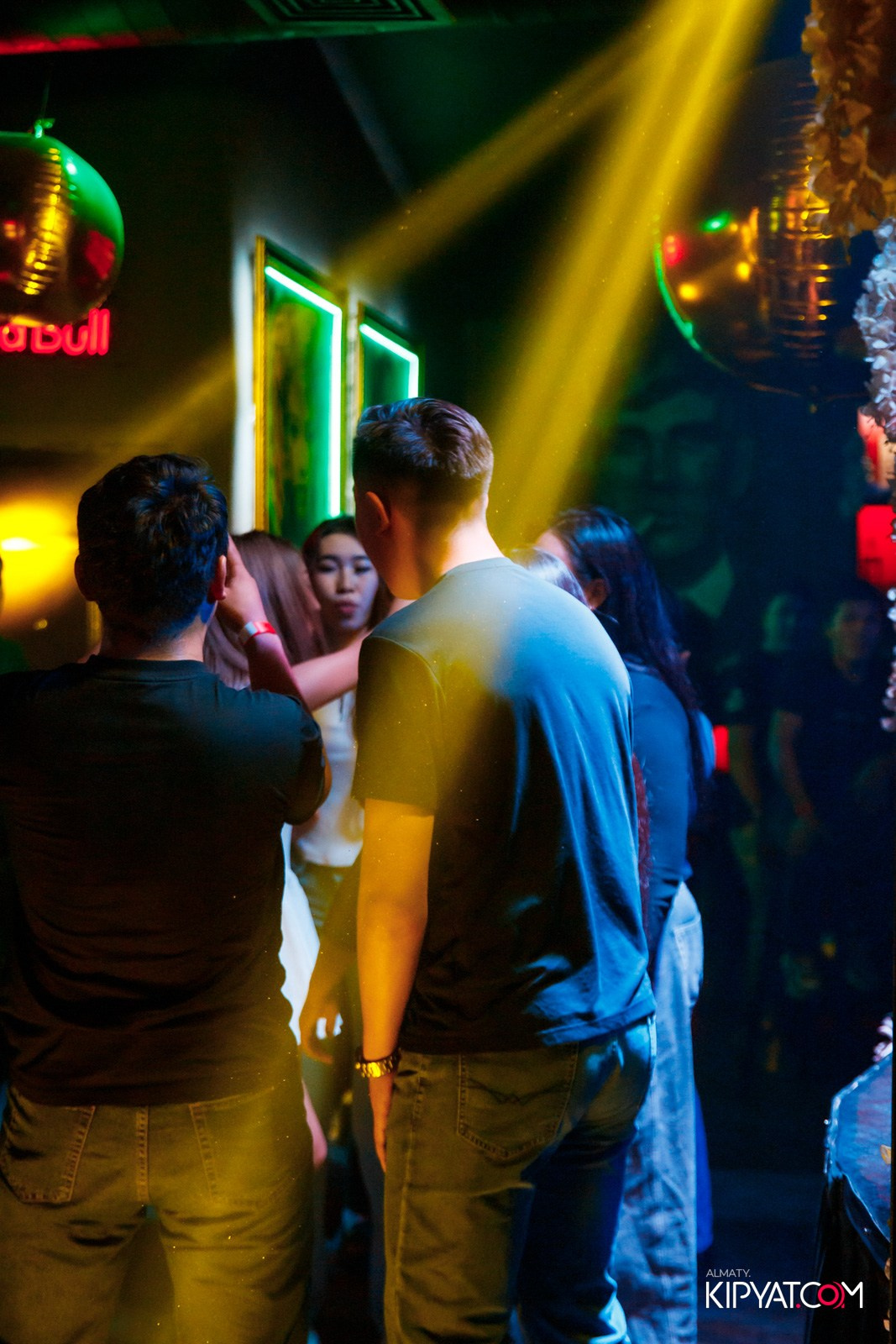 UYAT EMES BAR. КИПЯТКОМ АЛМАТЫ!