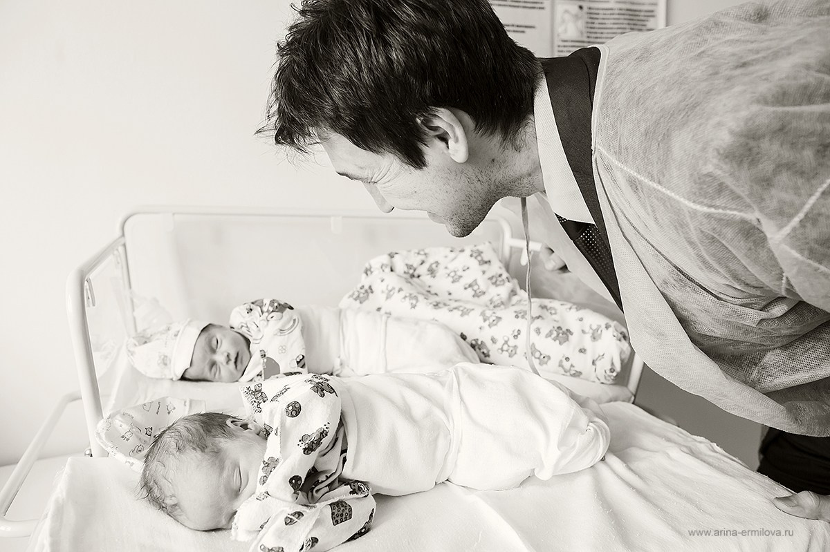 Выписка из роддома. Репортажный, семейный и детский фотограф в Пензе и Заречном Арина Ермилова. Картины барельеф на заказ