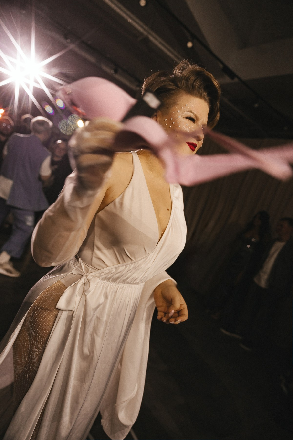 Фотограф на свадебную вечеринку Москва. VERSLIBRE | Свадебный и репортажный фотограф в Санкт-Петербурге, Москве, и Поволжье