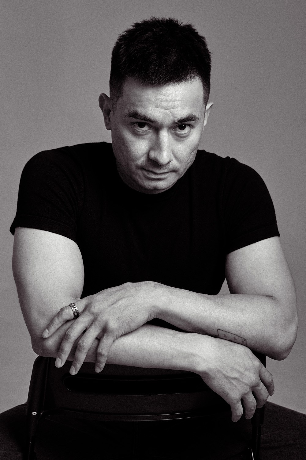 Мужские фотосессии в студии и на улице: художественные, для соцсетей, аватаров, сайтов знакомств. Фотограф Полина Завельская