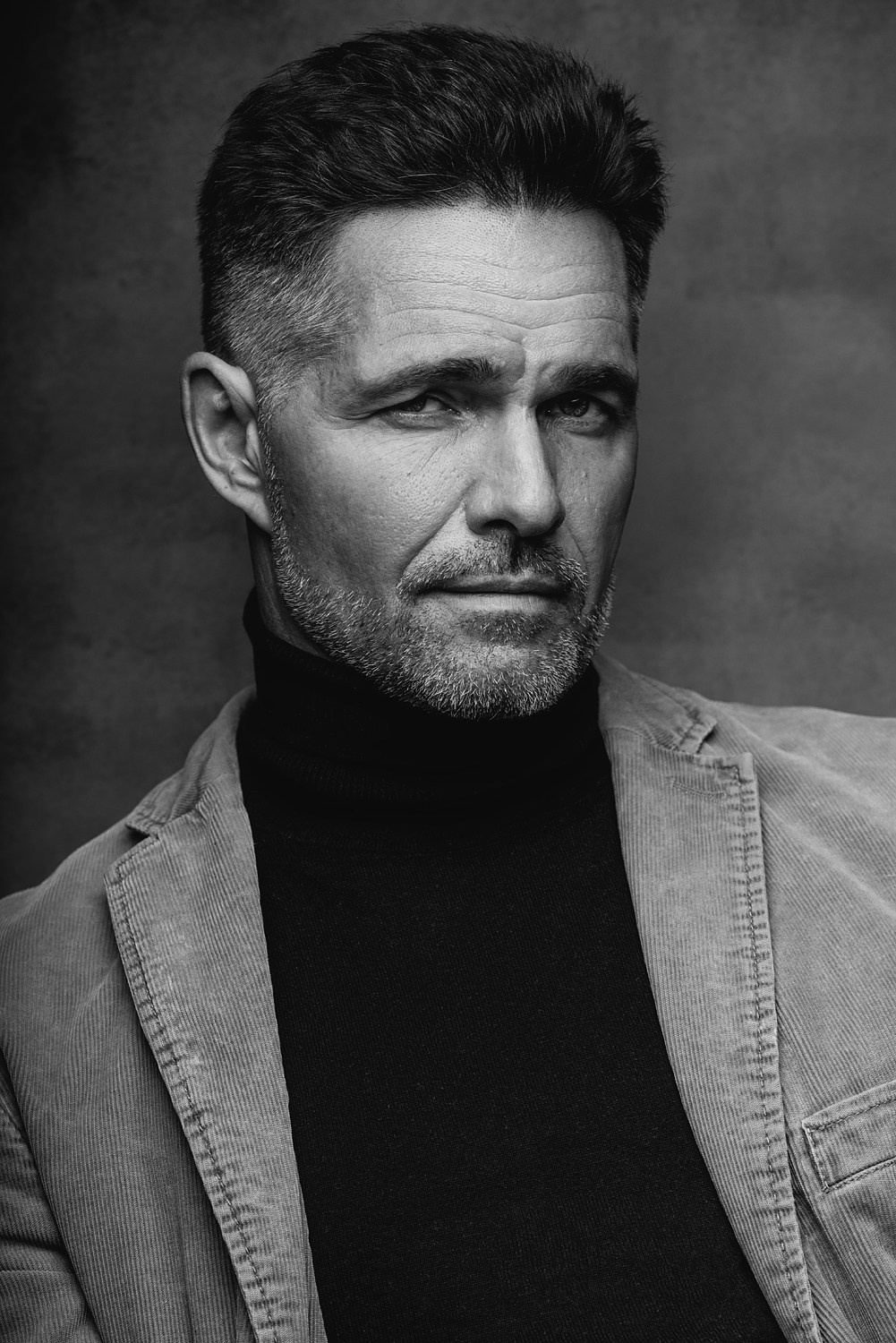 U-ray: Художественный чёрно-белый портрет. U-ray