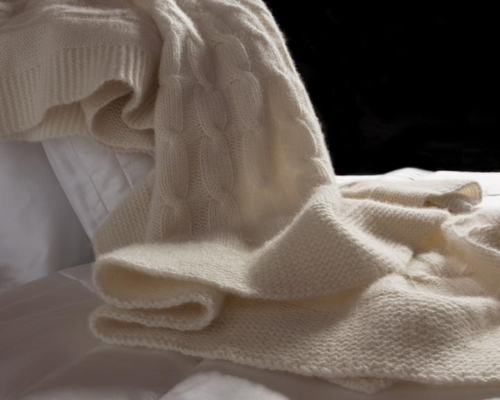 Home cashmere fot yachts, jets, villas — Made in Italy