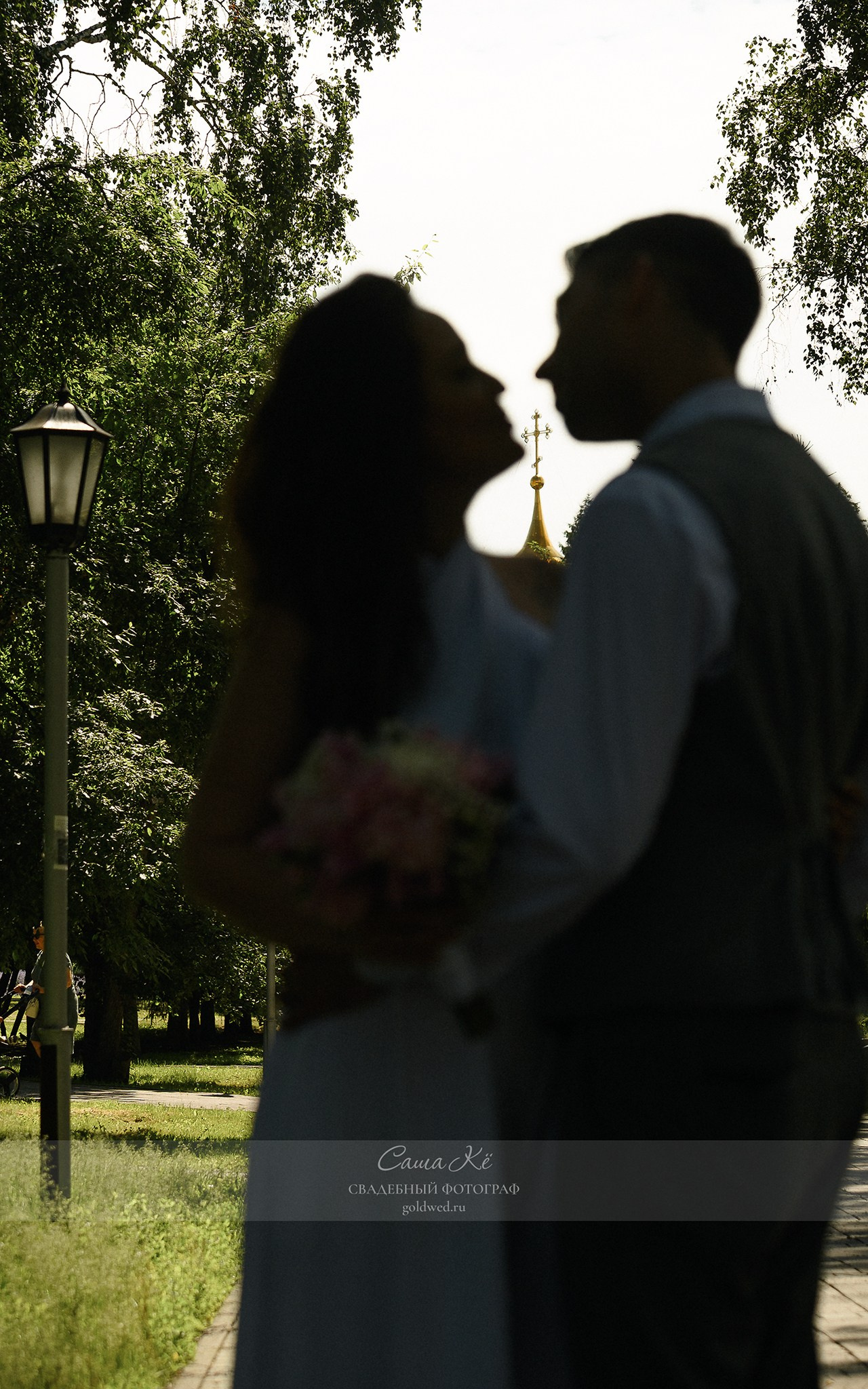Свадебная фотосессия в Нарымском сквере Новосибирска. Свадебный и семейный, event фотограф, фоторепортаж в Новосибирске — Саша Кё