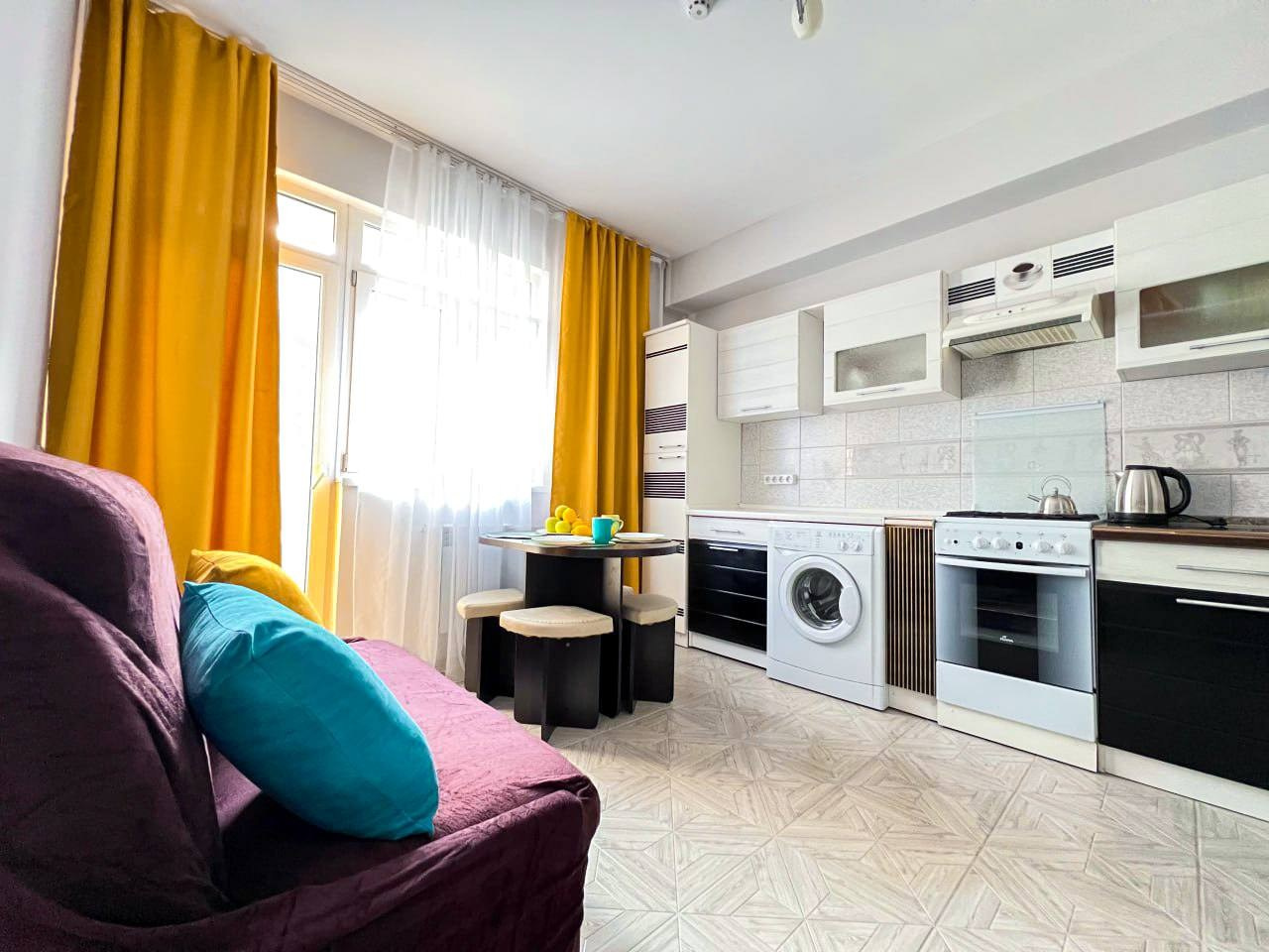 Квартира в самом центре Красной Поляны на большую компанию. Квартиры посуточно, длительно в Сочи, LARA APART GROUP