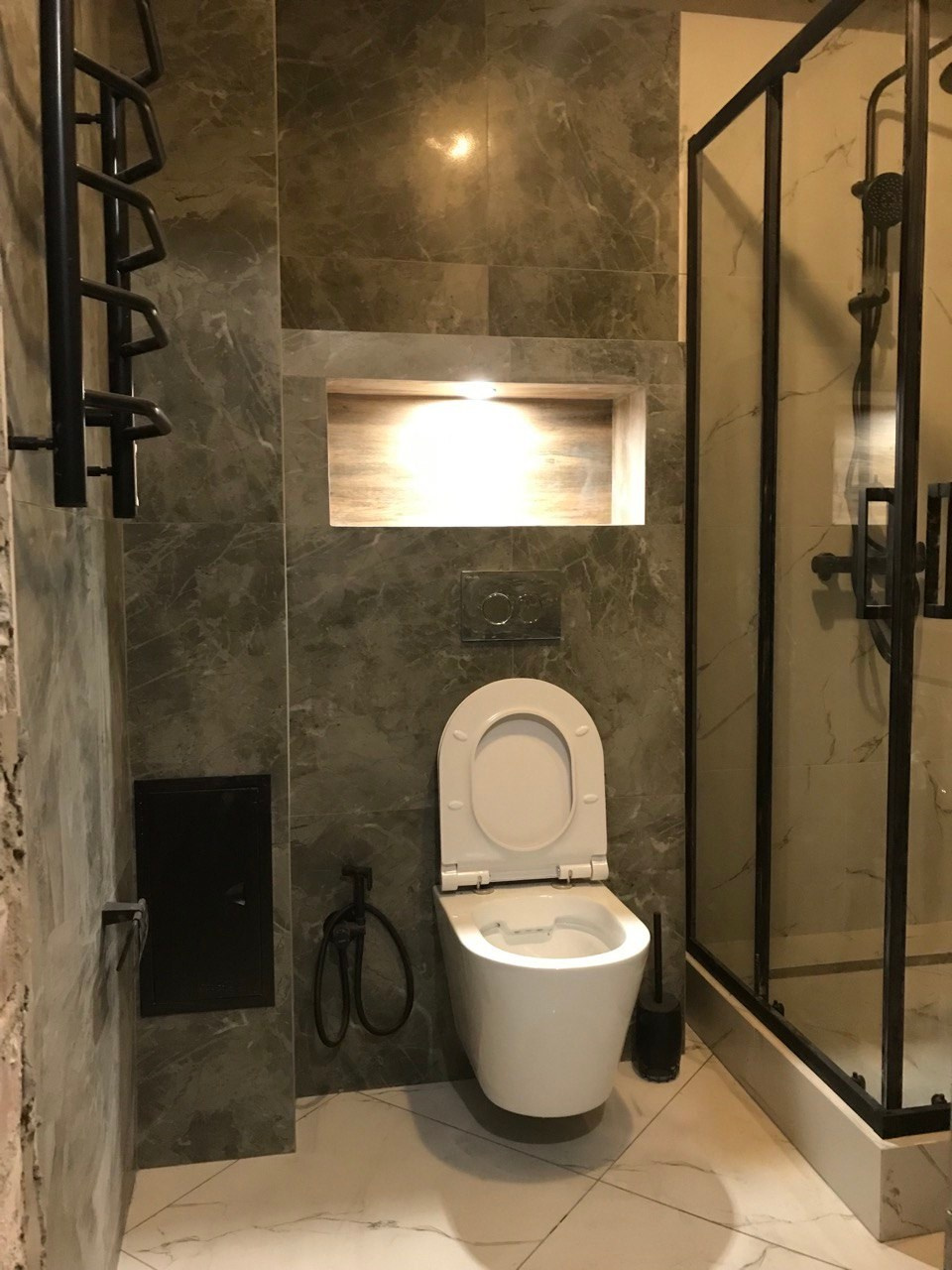 Ванная комната (ул. В. Сажинова д. 6/9). Ремонт санузла, туалета, ванной под ключ в Казани. Укладка плитки