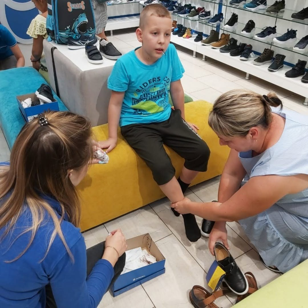 В добрый путь, первоклассники! Спасибо волшебникам из @kotofey.rostov за школьный старт в стиле и комфорте! 🎒👟✨