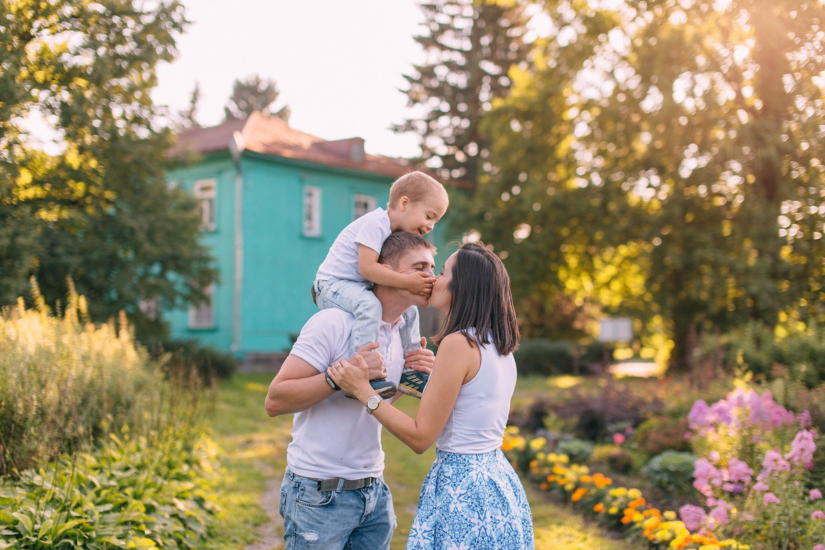 С семьей в саду. Семейный и детский фотограф в Москве Евгения Загайнова