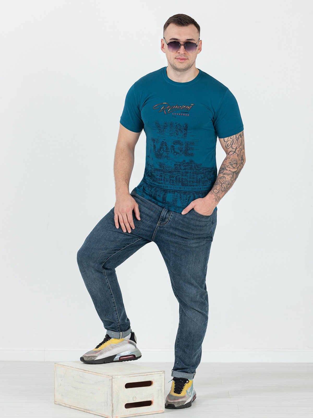 Фотосъемка для Валдберриз- мужские футболки. Сборные фотосъёмки в Москве. фотосессии одежды.фотограф