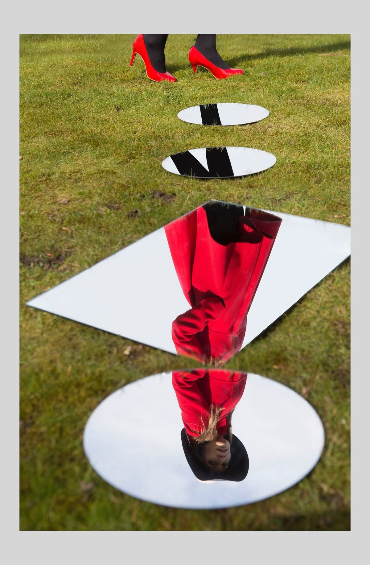 Отражения/зеркала. Фотограф для маркетплейсов Михаил Бове