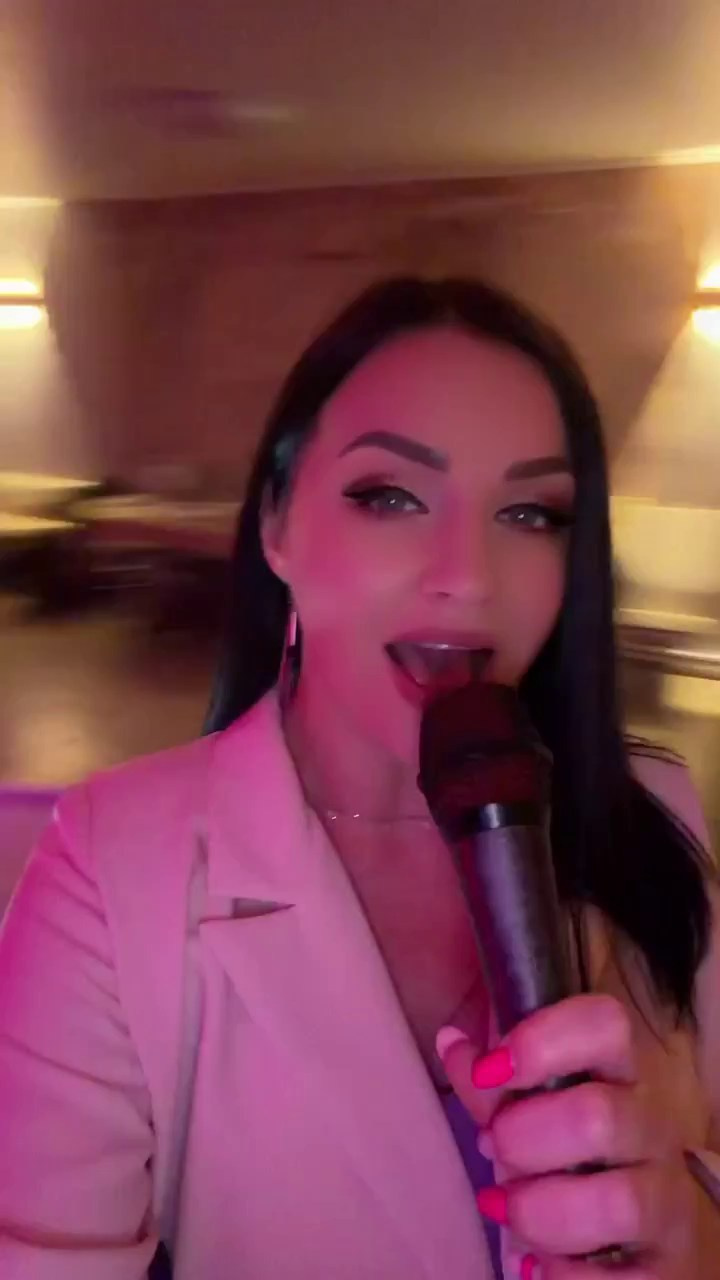 Музыкальное соправождение. Организатор праздников. Ведущая Марина Гребенникова