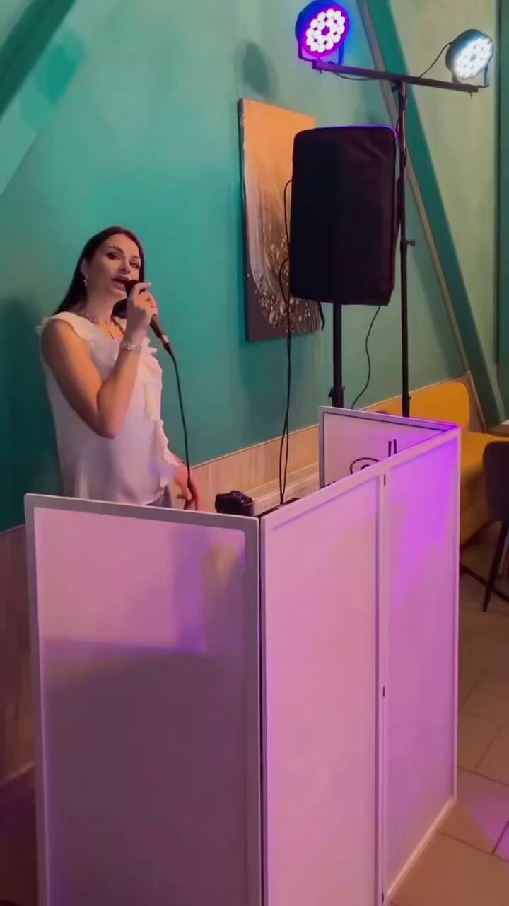 Музыкальное соправождение. Организатор праздников. Ведущая Марина Гребенникова