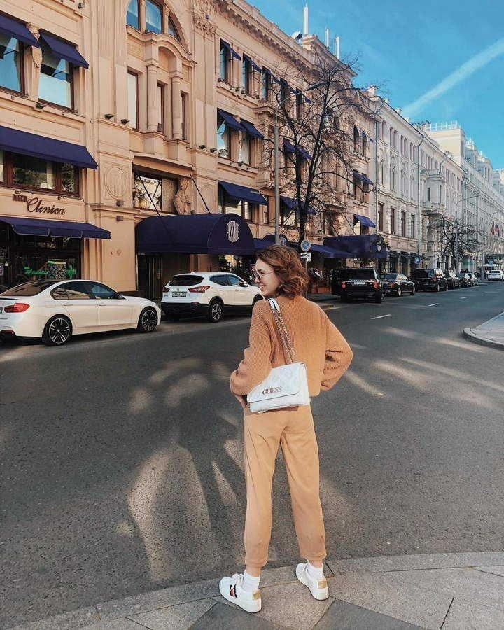 Фотосессия у дома в Москве — арка и архитектурные детали