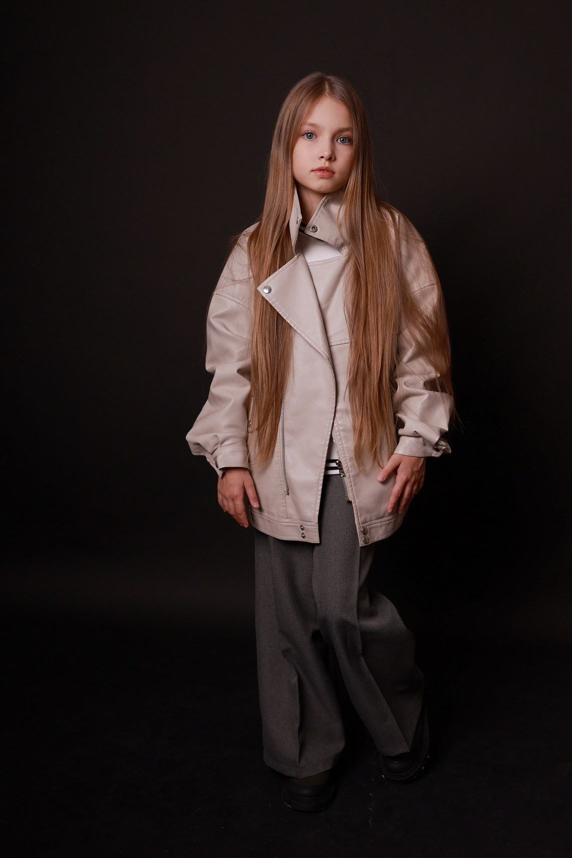 Ева Эсаулова. Съёмка одежды для маркетплейсов и брендов Morozova Production