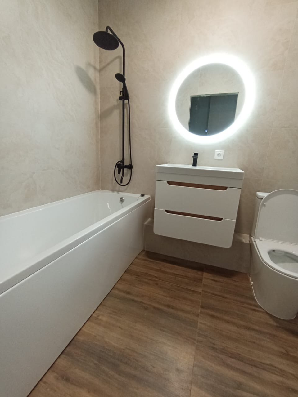 Ванная комната (ЖК Дом у озера, с. Осиново ул. Спортивная д. 5). Ремонт санузла, туалета, ванной под ключ в Казани. Укладка плитки