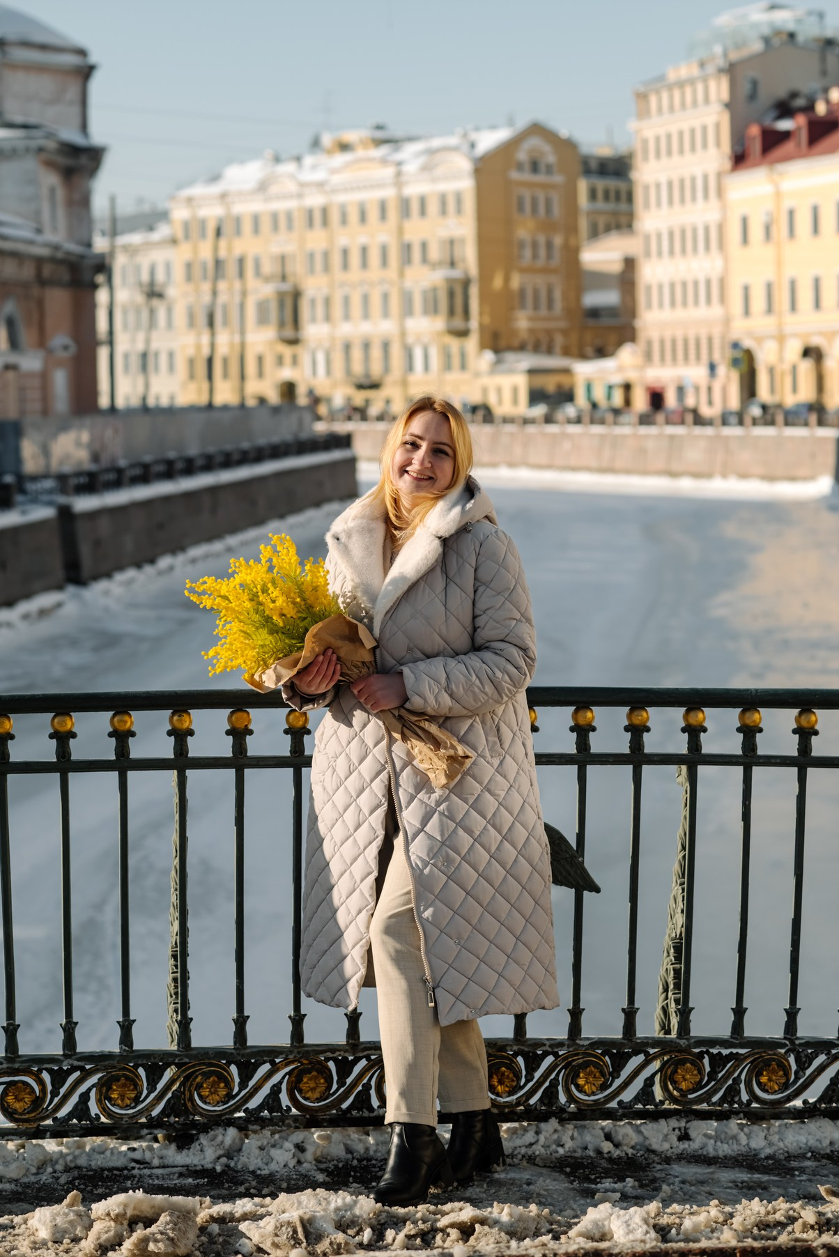 Прогулка с цветами по улицам и каналам. Свадебный и семейный фотограф в Санкт-Петербурге Елена Худякова