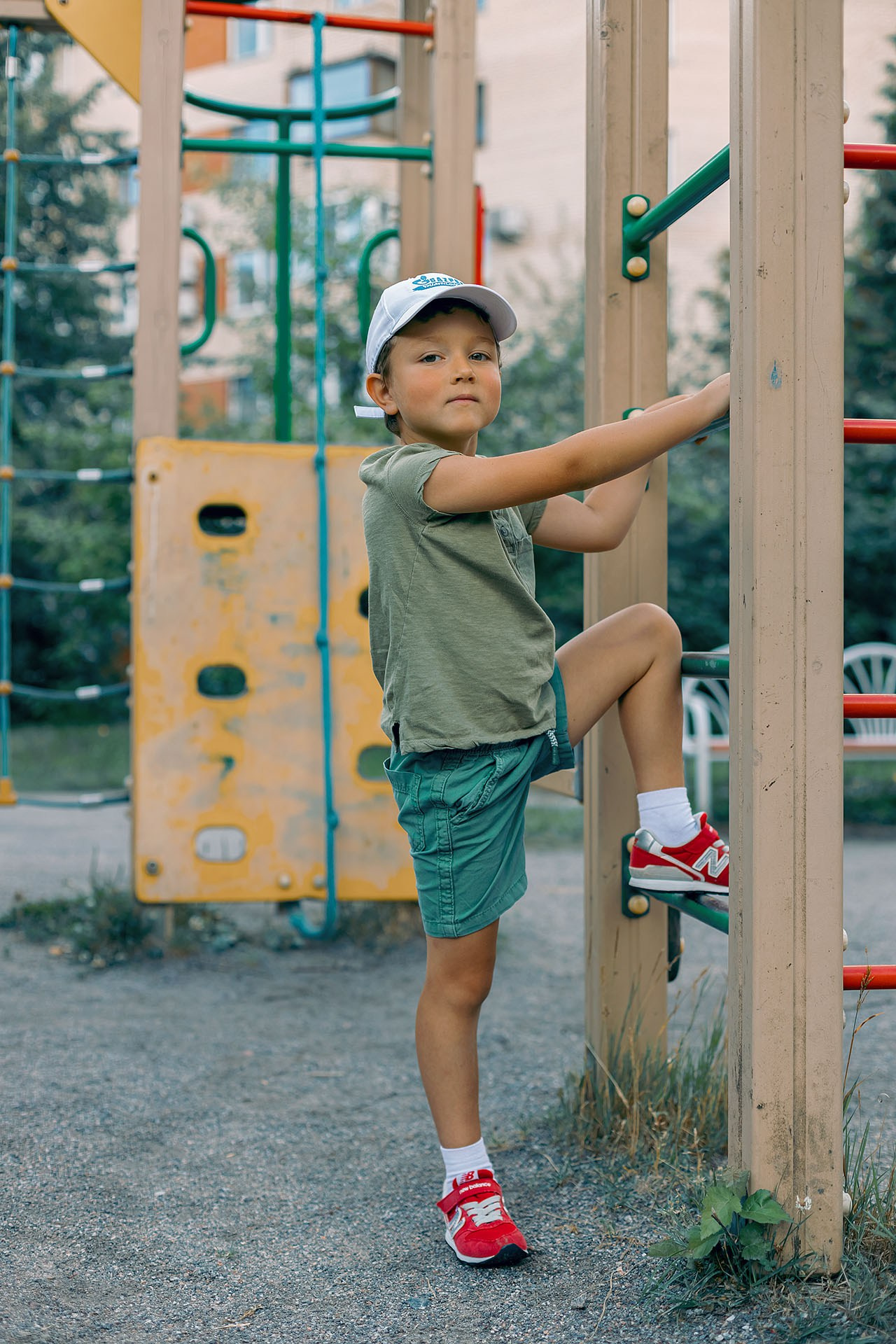 Во дворе дома. Семейный и детский фотограф в Санкт-Петербурге Антон Алексеев