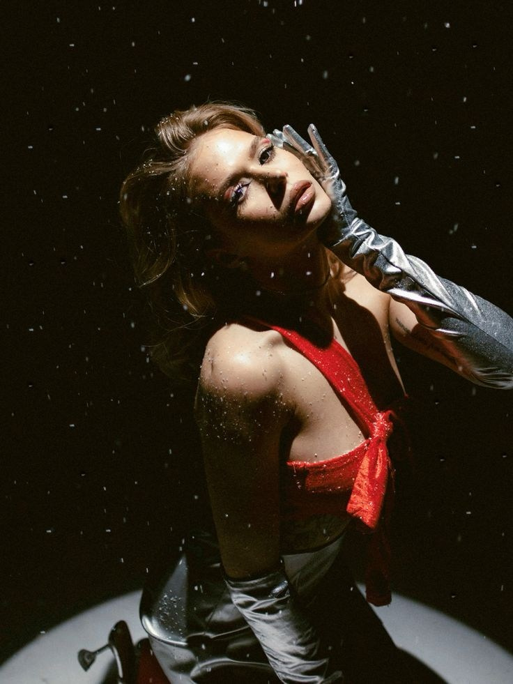 Тренды новогодних съемок 2025. Фотограф в Екатеринбурге Артём Зайнетдинов