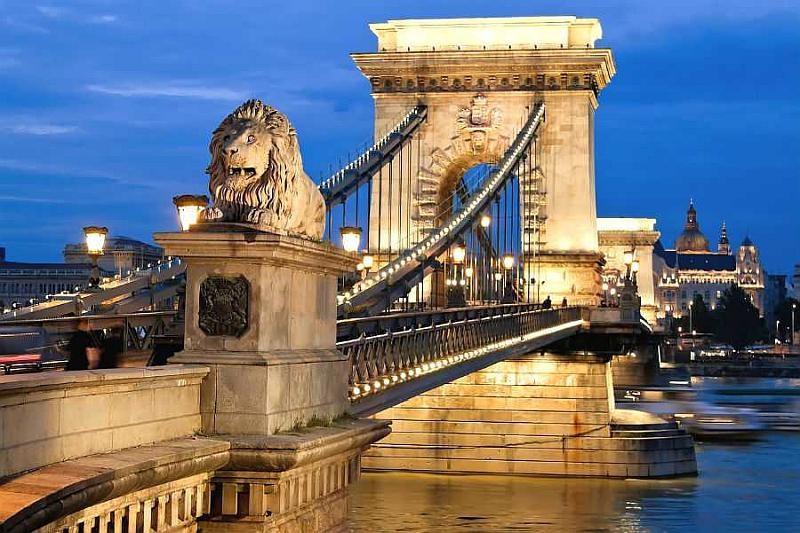 The best routes for photoshoots in Budapest. Photographer in Budapest  — Yura Knyazev