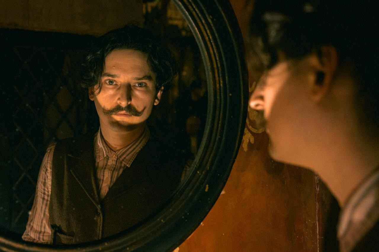 Кинокадры переносящие в атмосферу 19 века