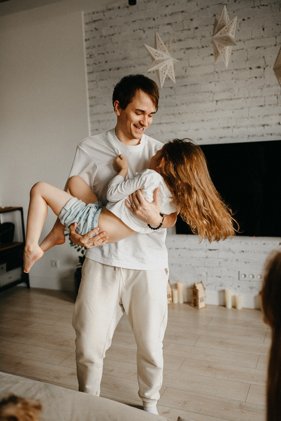 Костя, Яна, Кристина, Леон | дома