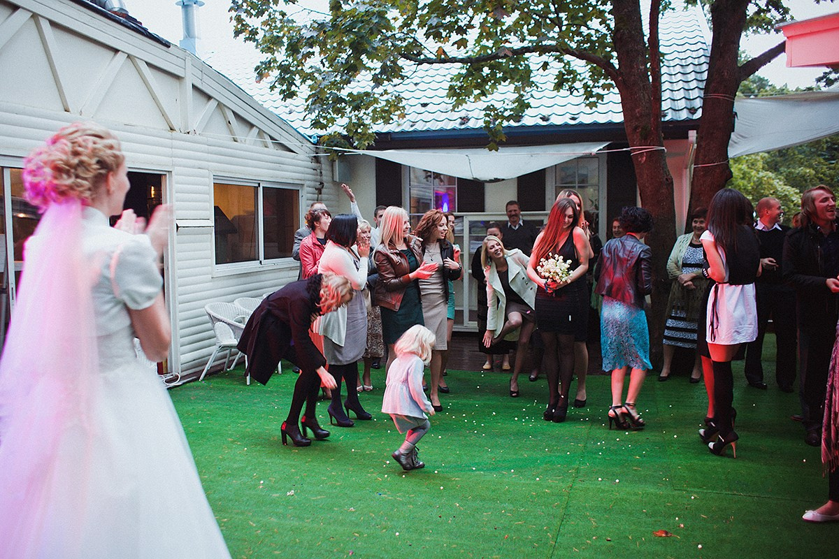 Свадебная прогулка Алекса и Даши. Фотограф крещение венчание в Петербурге! Помогает подобрать храм и посоветовал душевного батюшку в СПб