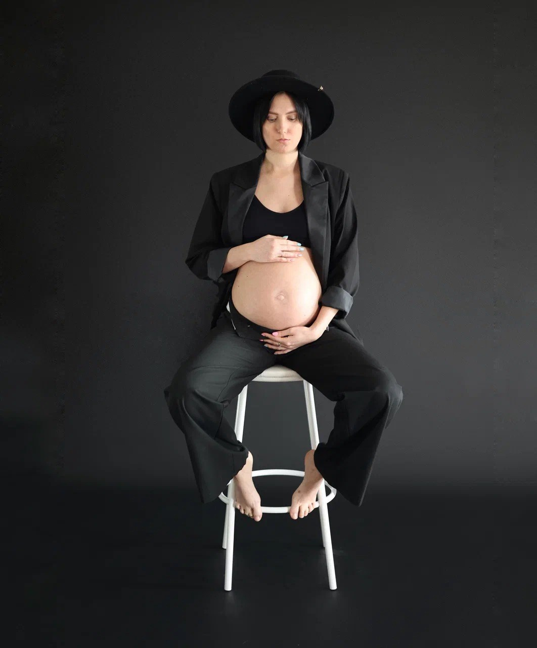 Фотосессия Нади в черном стиле. Фотограф ANNA GEREIHAN