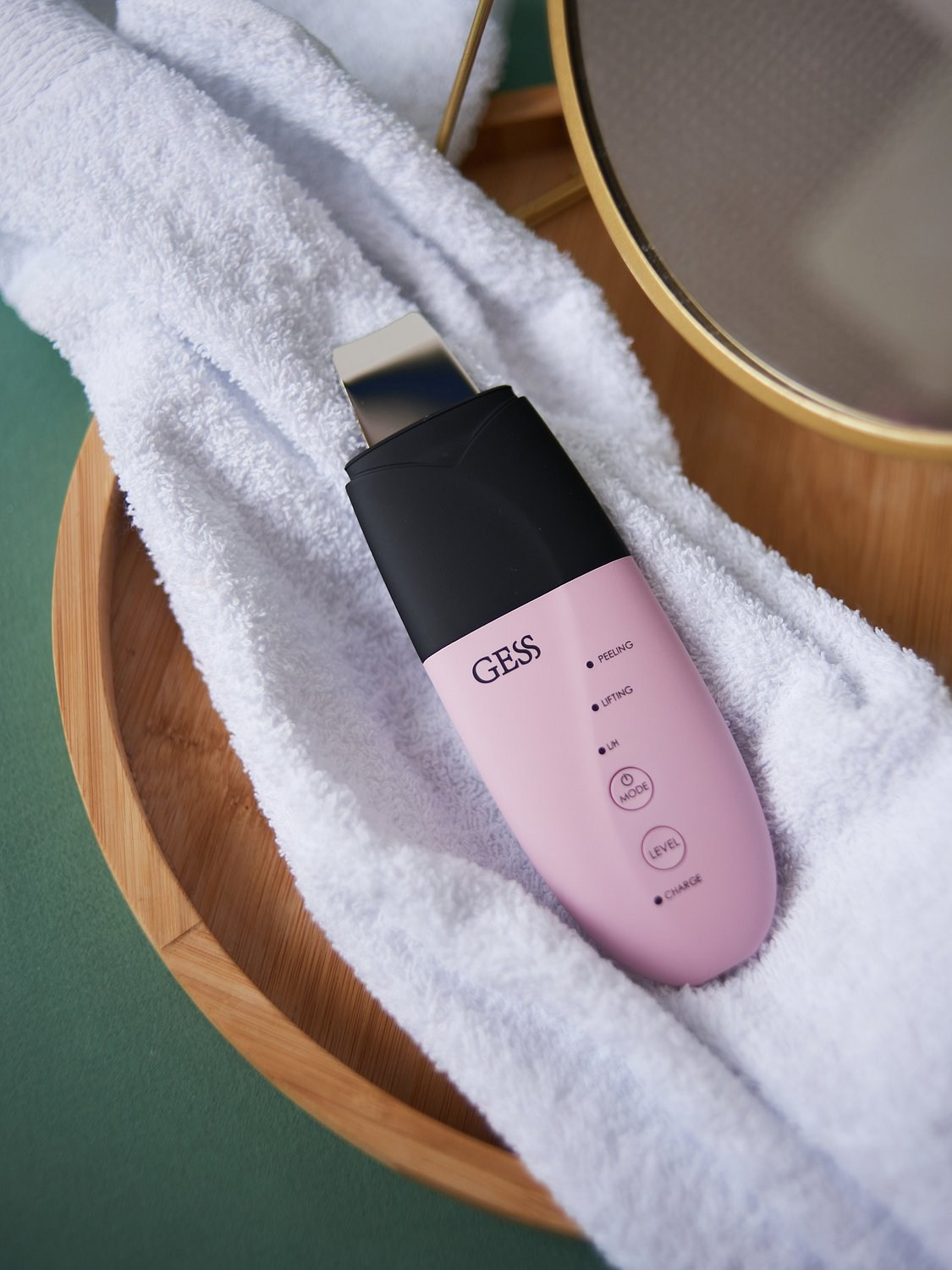 Предметная съемка: массажеры для лица. Портретный фотограф в Санкт-Петербурге