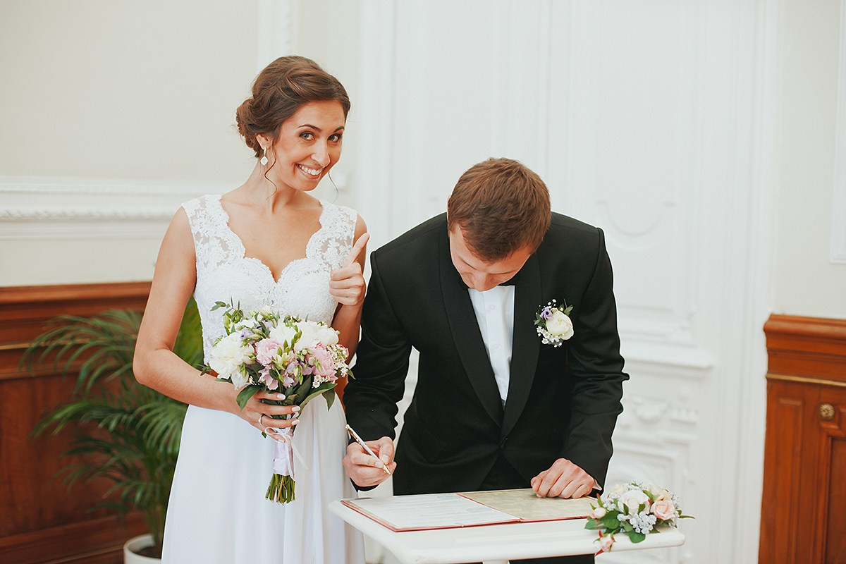 Фотосессия свадебной регистрации, фотограф Денис Шмигирилов, фотограф на свадьбу, свадебная регистрация, свадебные кольца купить, букет невесты магазины, прическа на свадьбу, свадебный визажист, аренда машины на свадьбу