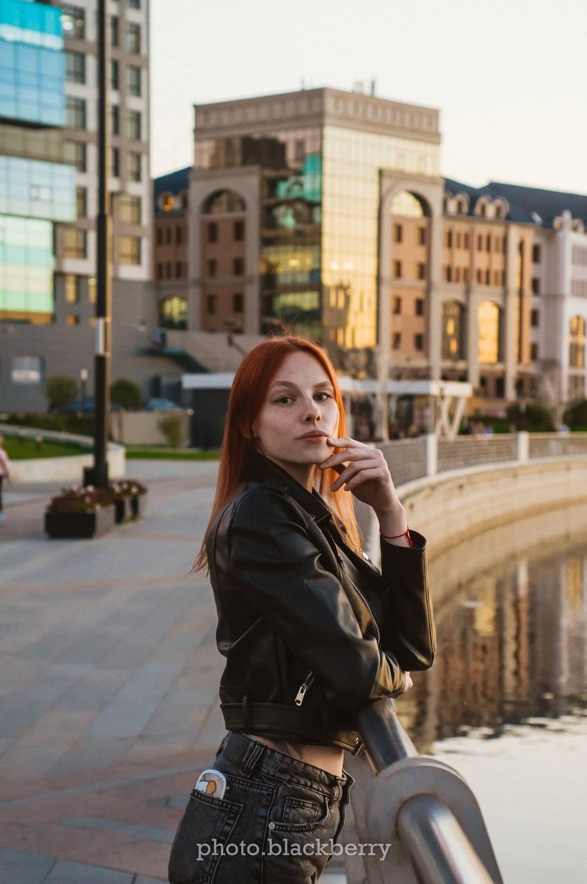 В объективе — люди. Люблю снимать не только эмоции людей, но и автомобили.Живу в Челябинске, ну и конечно как же без путешествий по городам