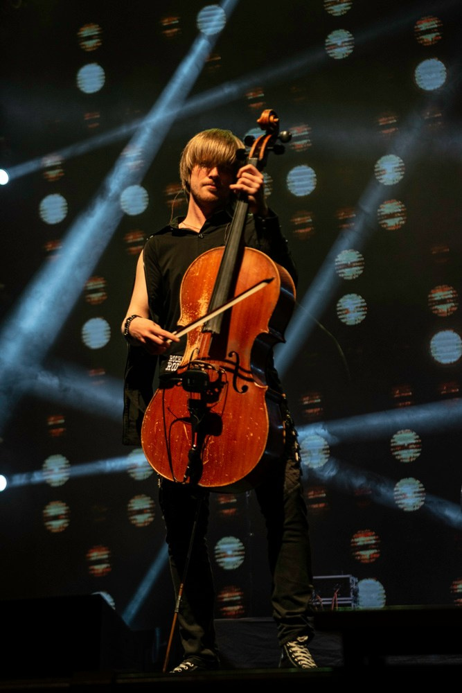 Антон Курдюмов фотограф в Хабаровске Рина Курдюмова фото27 foto27 Антон Дорофеев репортажный репортаж документалист Тони и Рина фотосоздатели RockCellos рок виолончель Rock Cellos городской дом культуры Хабаровск