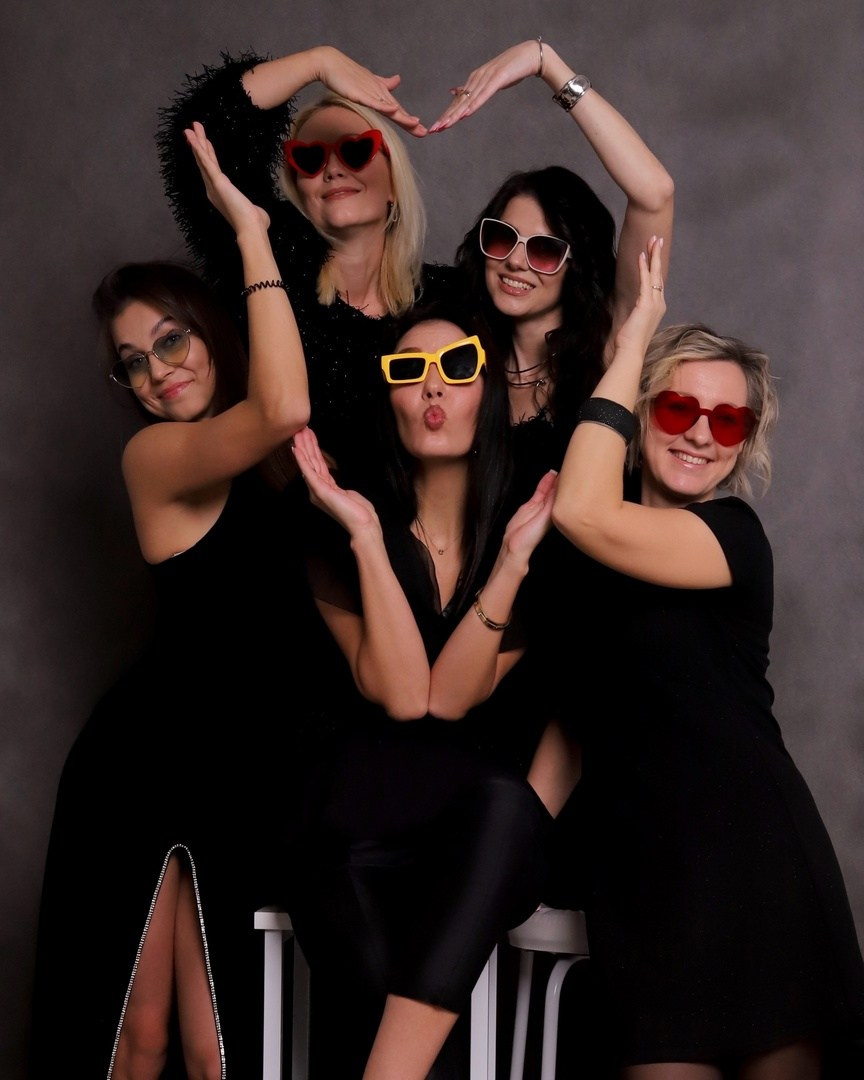 Реальные фотографии наших гостей. Фотостудия самообслуживания. Студия без фотографа в Твери