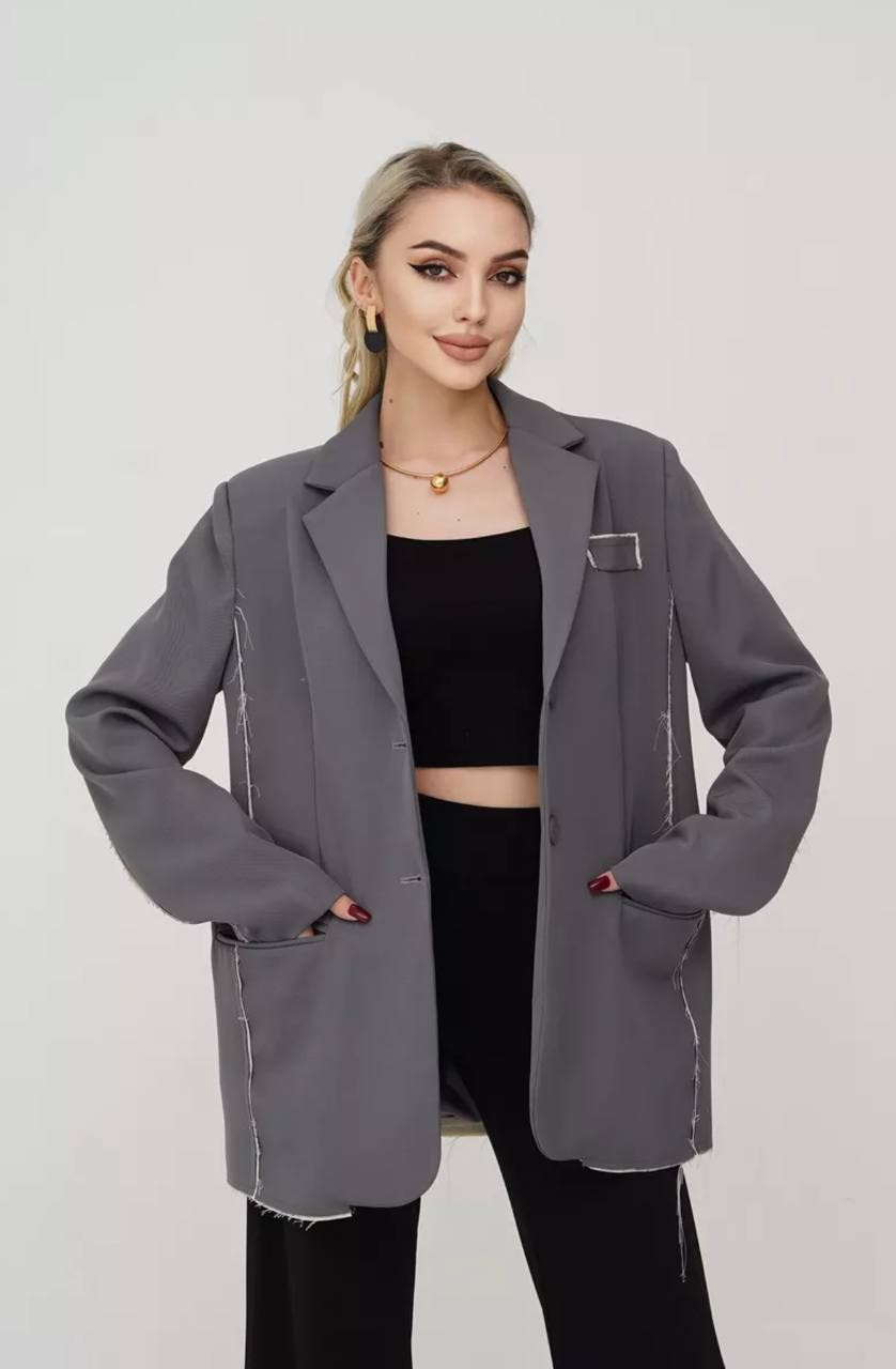 Пиджак оверсайз с необработанным краем . Размер 42- 46. Цвет серый