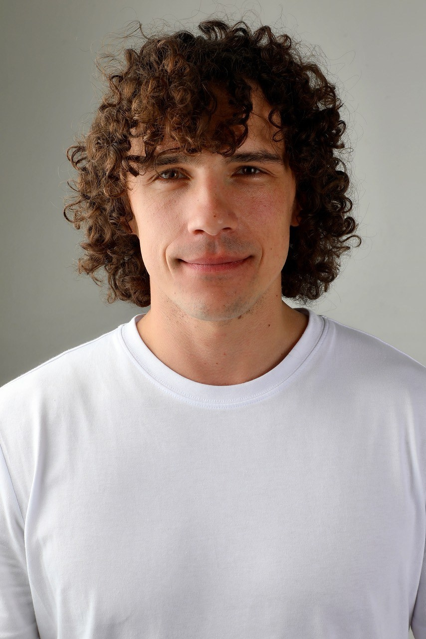 Максим, 181 см, 48-50 р-р. KED Production — продакшн из СПб. Создаём фото, видео и контент, который помогает брендам и селлерам продавать больше