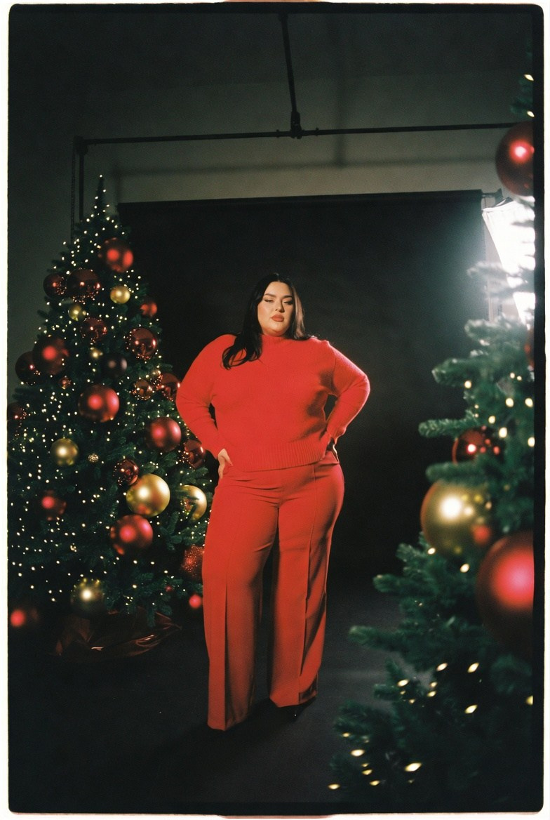 Плюс сайз в красном