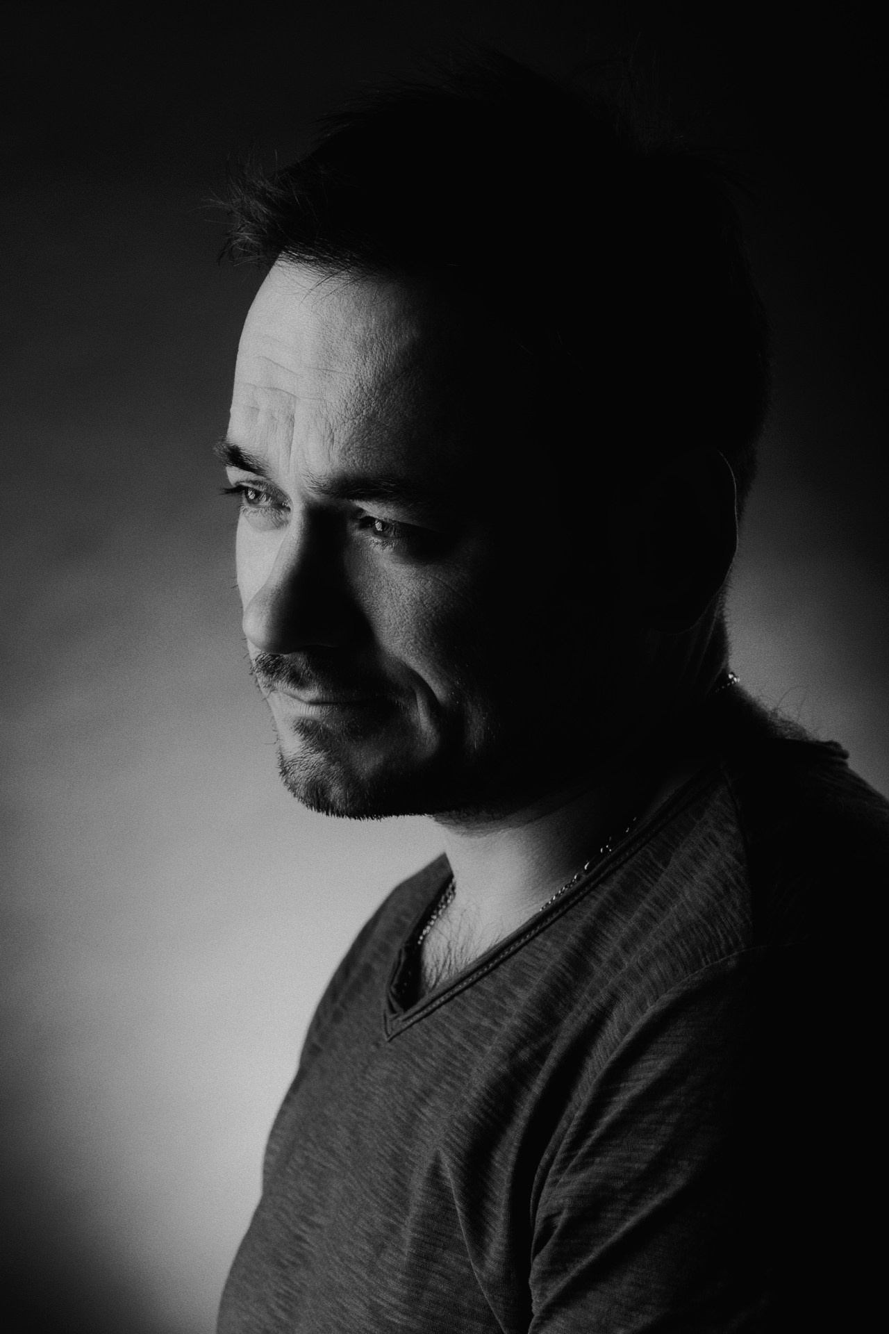 Студийный брутальный мужской портрет в Новокузнецке, Кемерово, Новосибирске