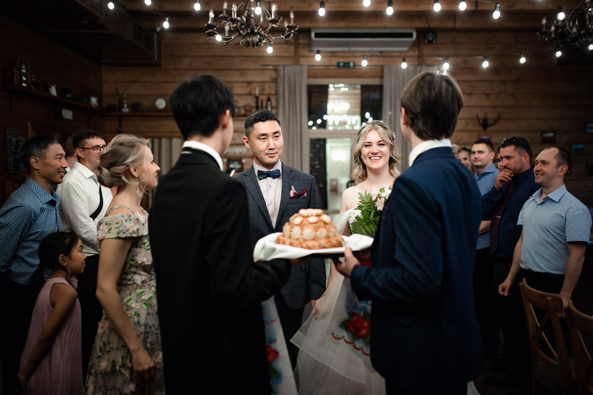 Свадебная фотосессия в ресторане. Свадебный фотограф в Санкт-Петербурге Антон Владимиров