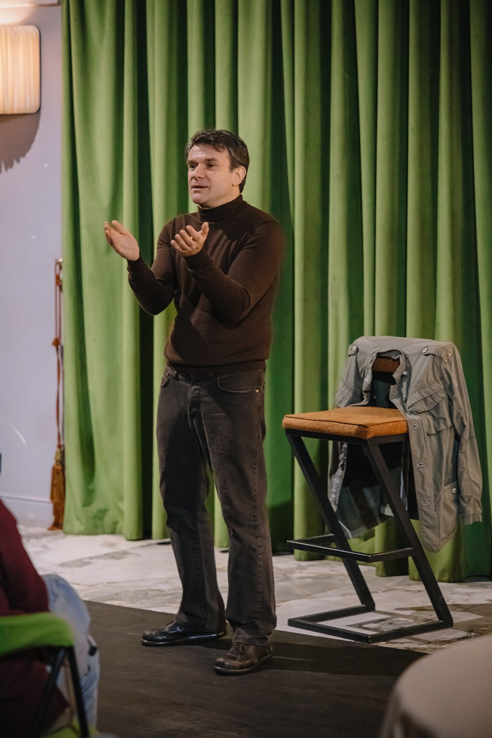 «Истории из чемодана | Довлатов», Леонид Таранов. Фотограф Михаил Ряховский