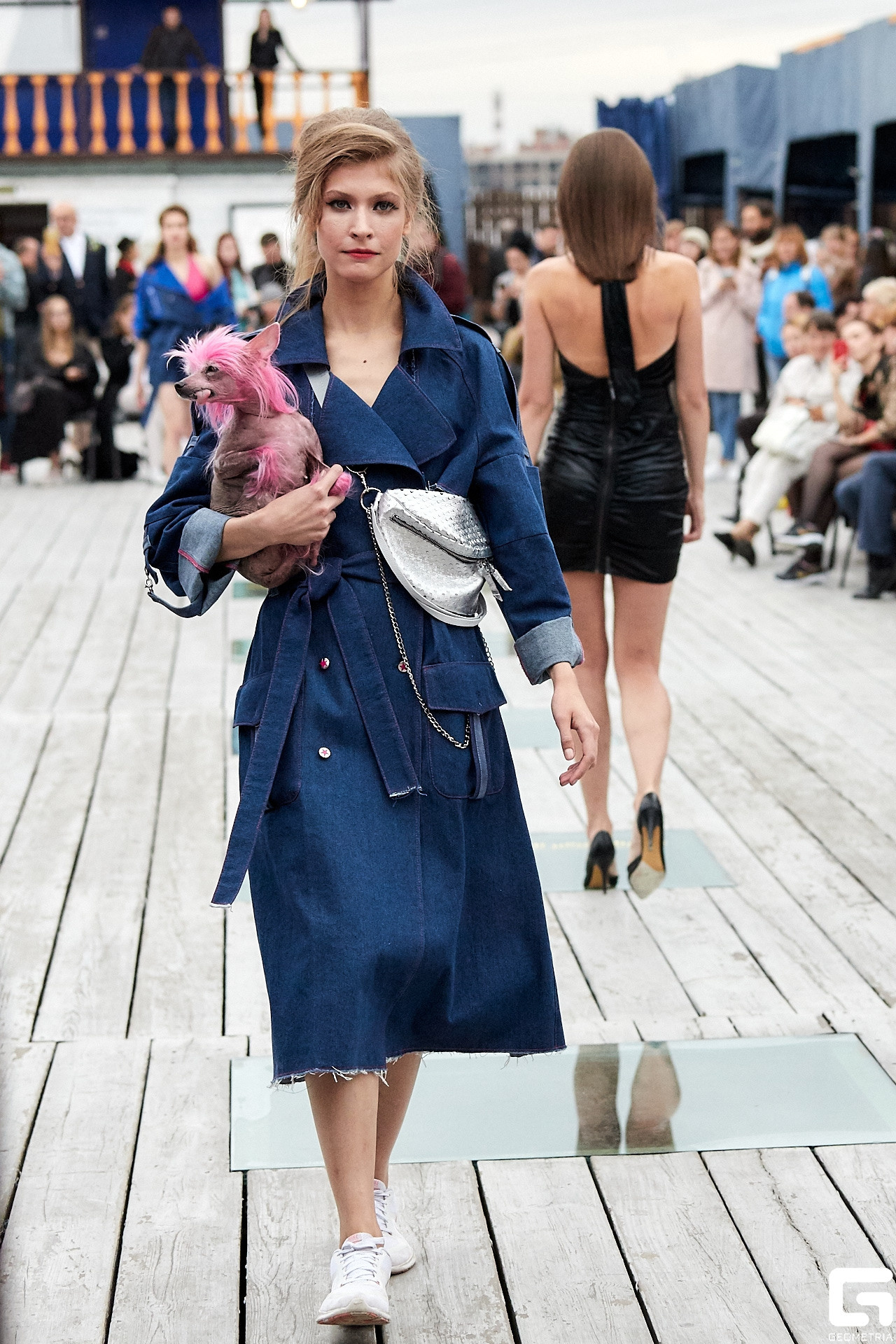 Модный показ в галерее Артмуза. Фотограф Валерий Сабрам