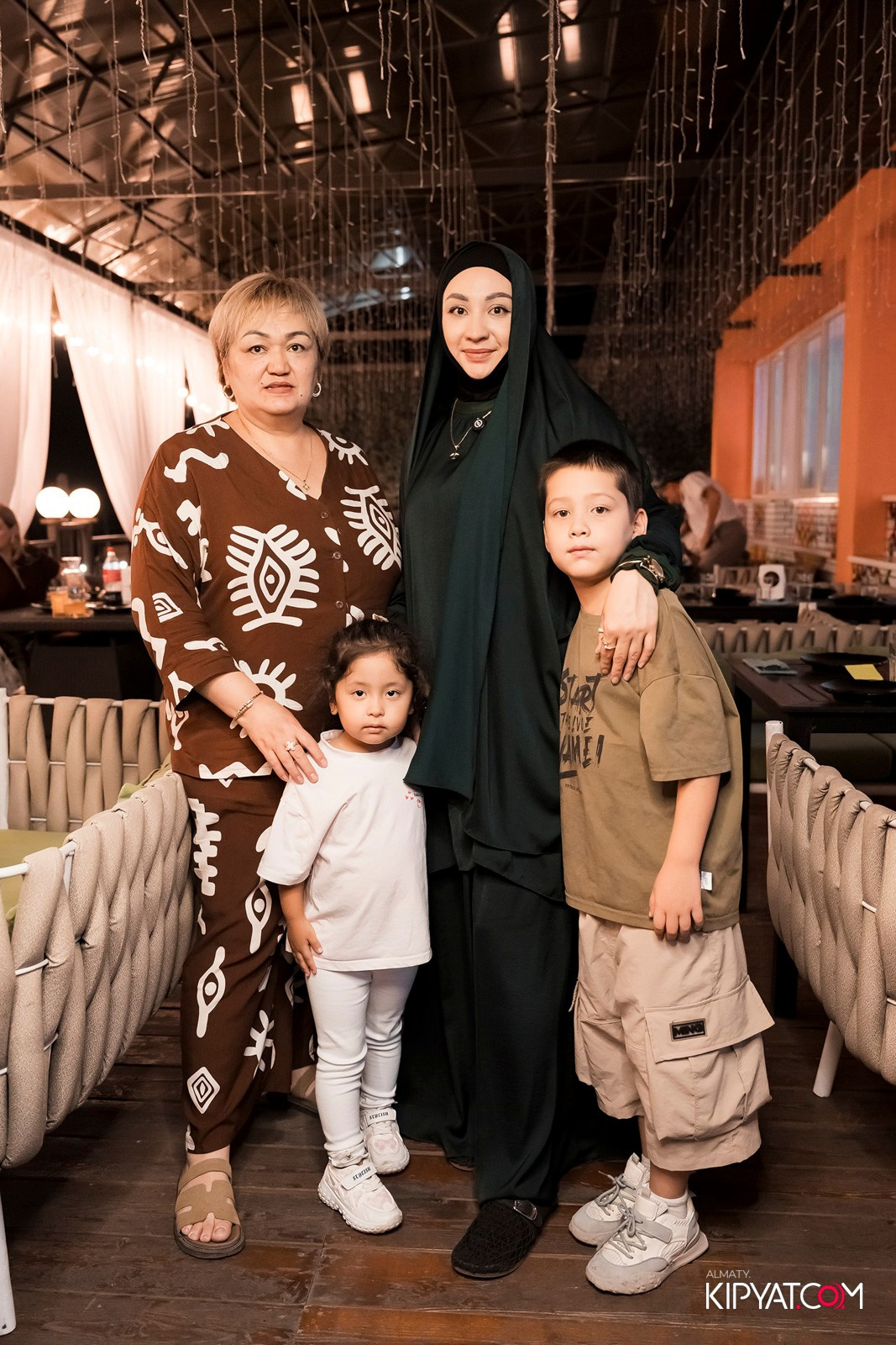 СЕМЕЙНЫЙ РЕСТОРАН BAZAAR. КИПЯТКОМ АЛМАТЫ!