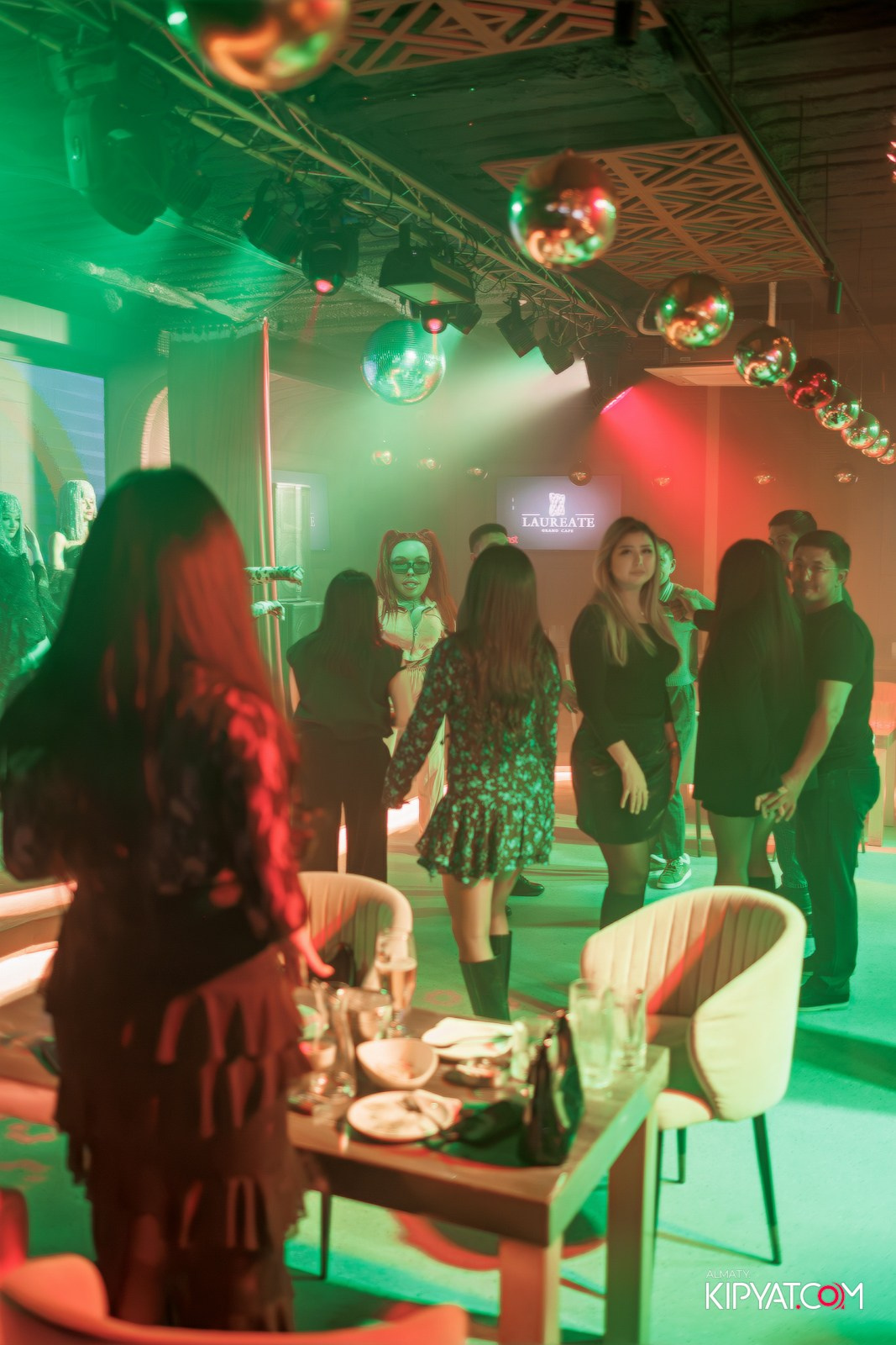 LAUREATE GRAND CAFÉ. КИПЯТКОМ АЛМАТЫ!