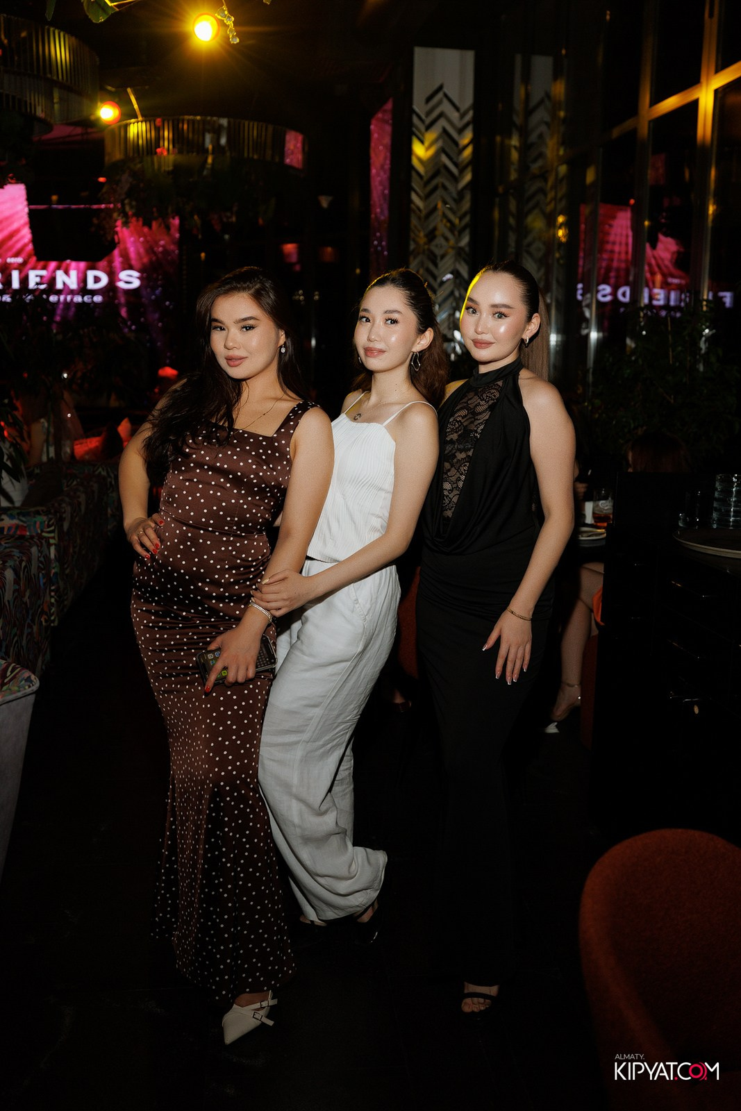 FRIENDS BAR & TERRACE. КИПЯТКОМ АЛМАТЫ! Фотосъемка мероприятий в Алматы