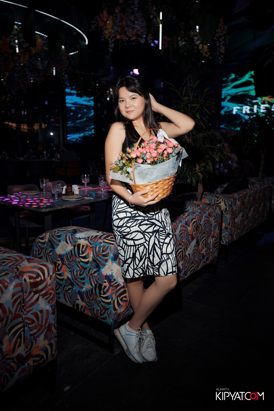 FRIENDS BAR & TERRACE. КИПЯТКОМ АЛМАТЫ!