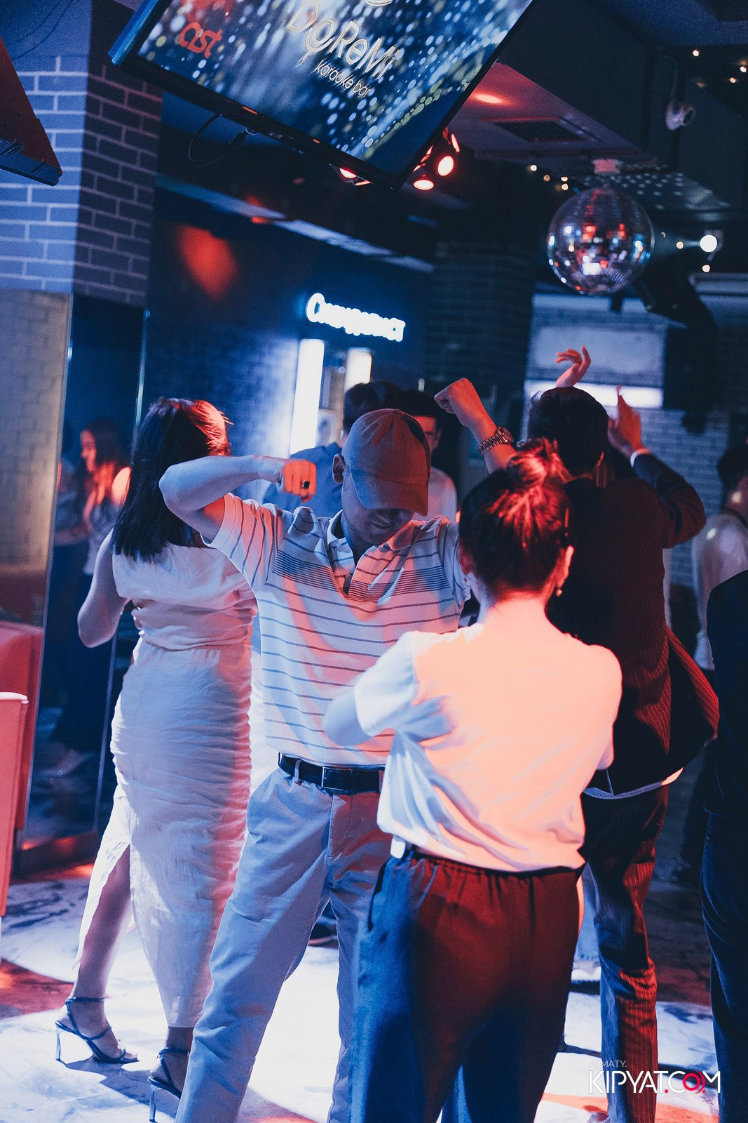 КАРАОКЕ DO RE MI. КИПЯТКОМ АЛМАТЫ!