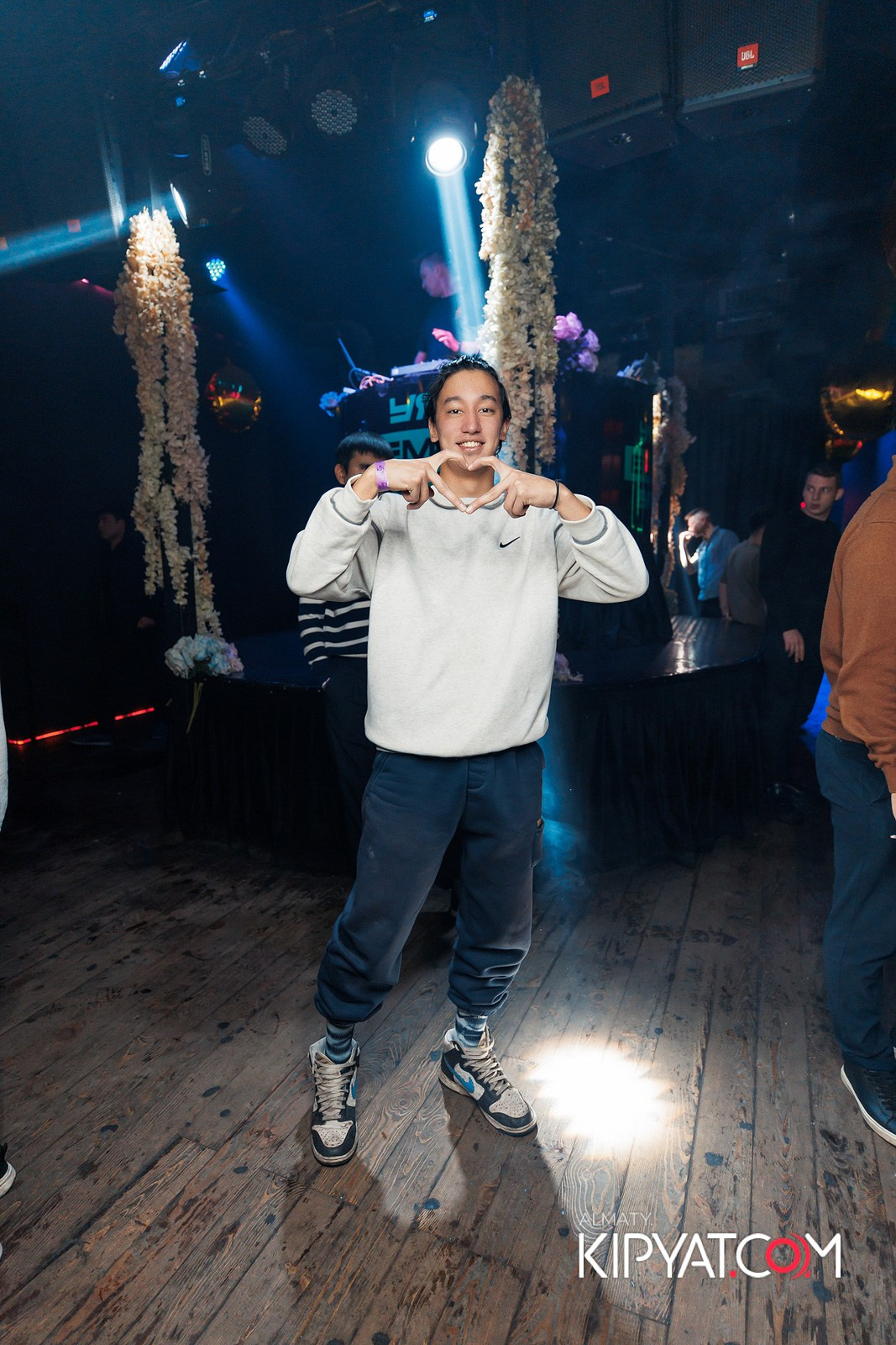 UYAT EMES BAR. КИПЯТКОМ АЛМАТЫ!