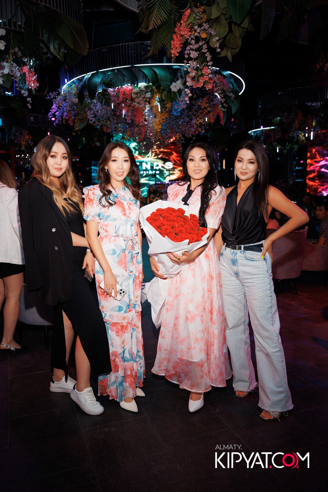 FRIENDS BAR & TERRACE. КИПЯТКОМ АЛМАТЫ!