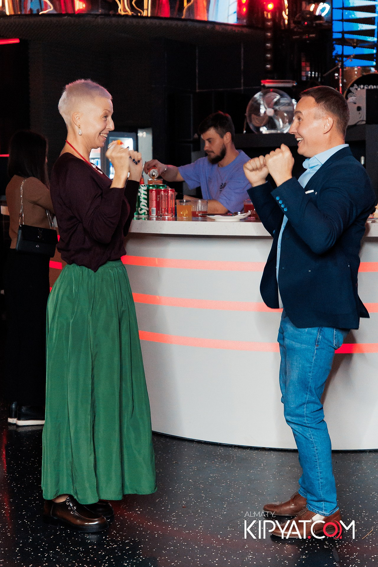 ПРЕЗЕНТАЦИЯ КНИГИ ВИКТОРА ЕЛИСЕЕВА. КИПЯТКОМ АЛМАТЫ!